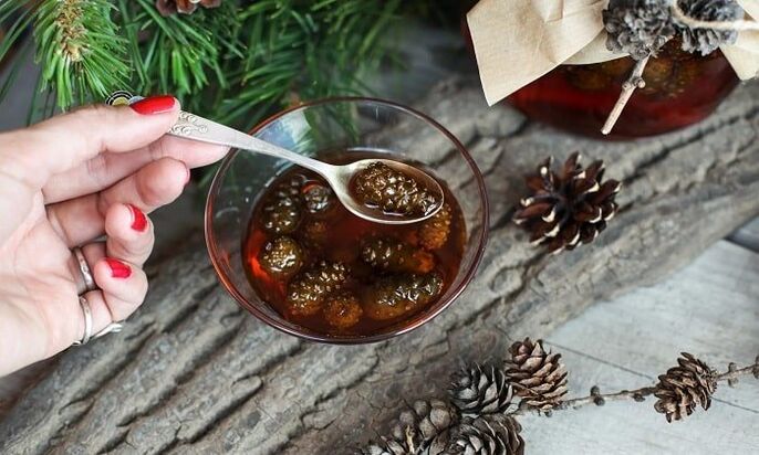 ทิงเจอร์จากต้นสนในการรักษาโรคกระดูกพรุนปากมดลูกที่บ้าน